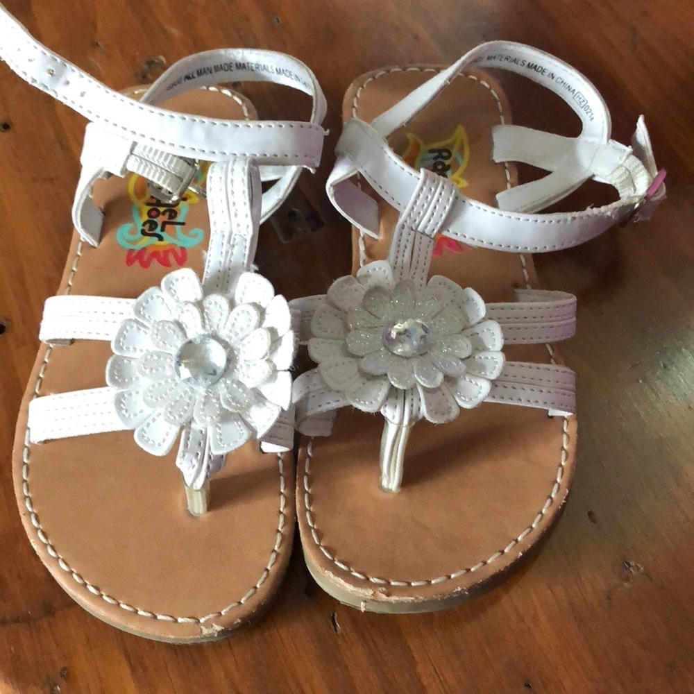 White flower sandal
